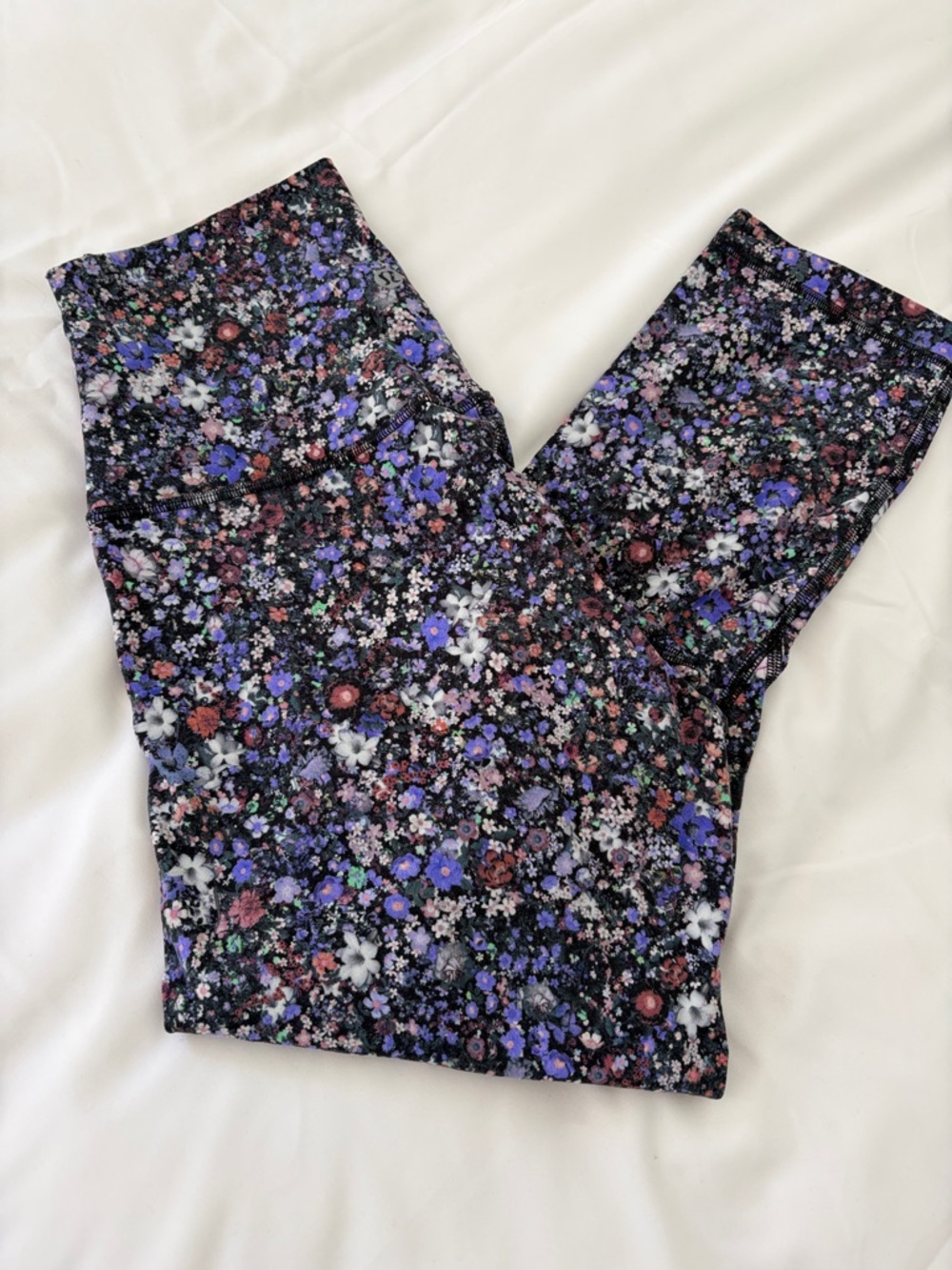 lululemon athletica women’s Size 6 Floral Leggings - Black with Purple & Pink